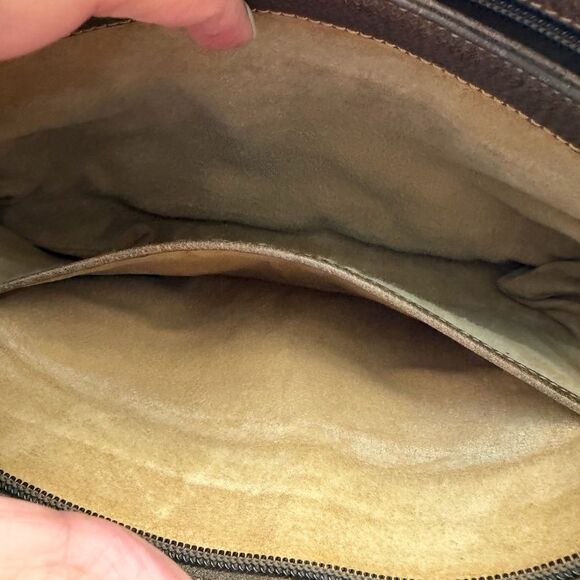 Vintage Gucci Canvas and Leather shoulder Bag - Picture 9 of 17